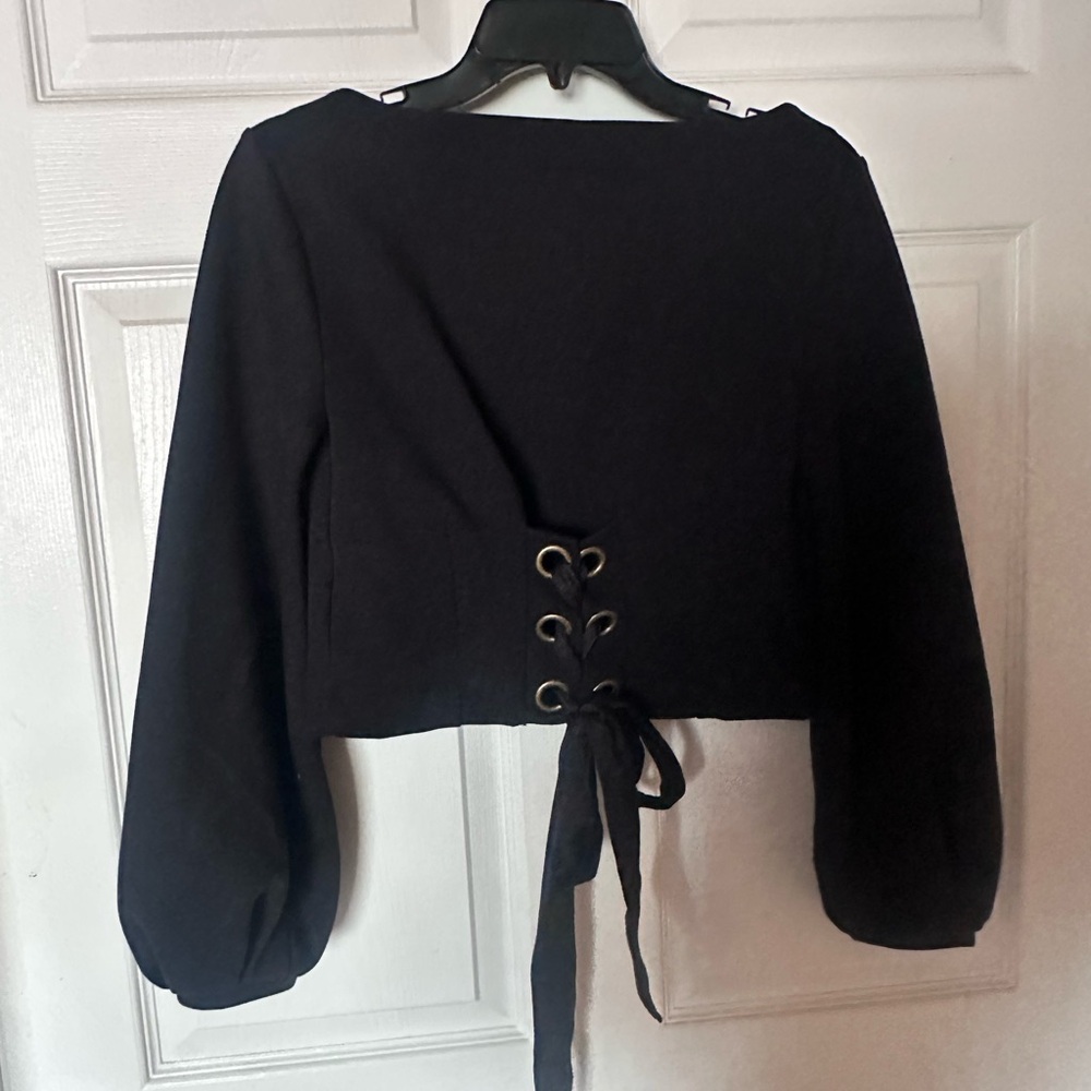 Mauve Elegant Black Lace-Up Crop Sweater